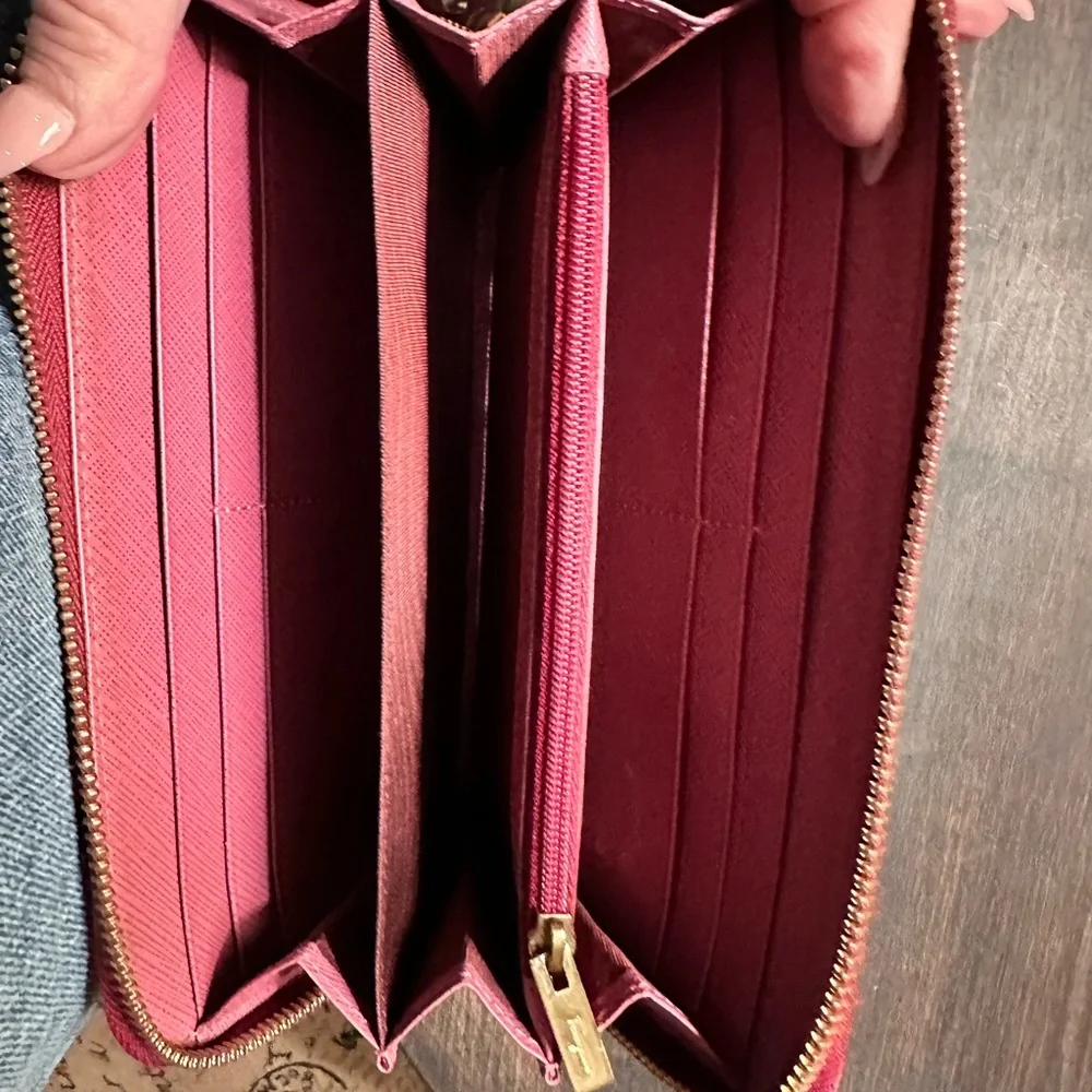 Salvatore Ferragamo Mauve/Pink  with Gold Hardware - Picture 13 of 13